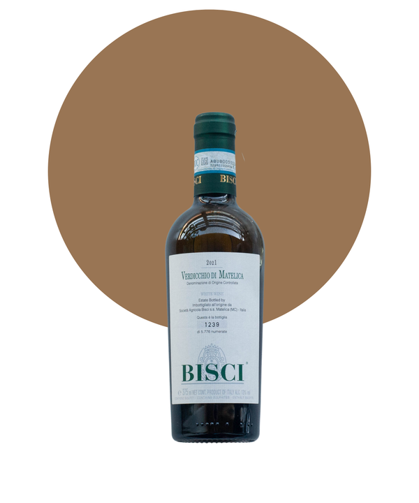 Bottle of Bisci Verdicchio di Matelica 375ml on a white background with a tan circle